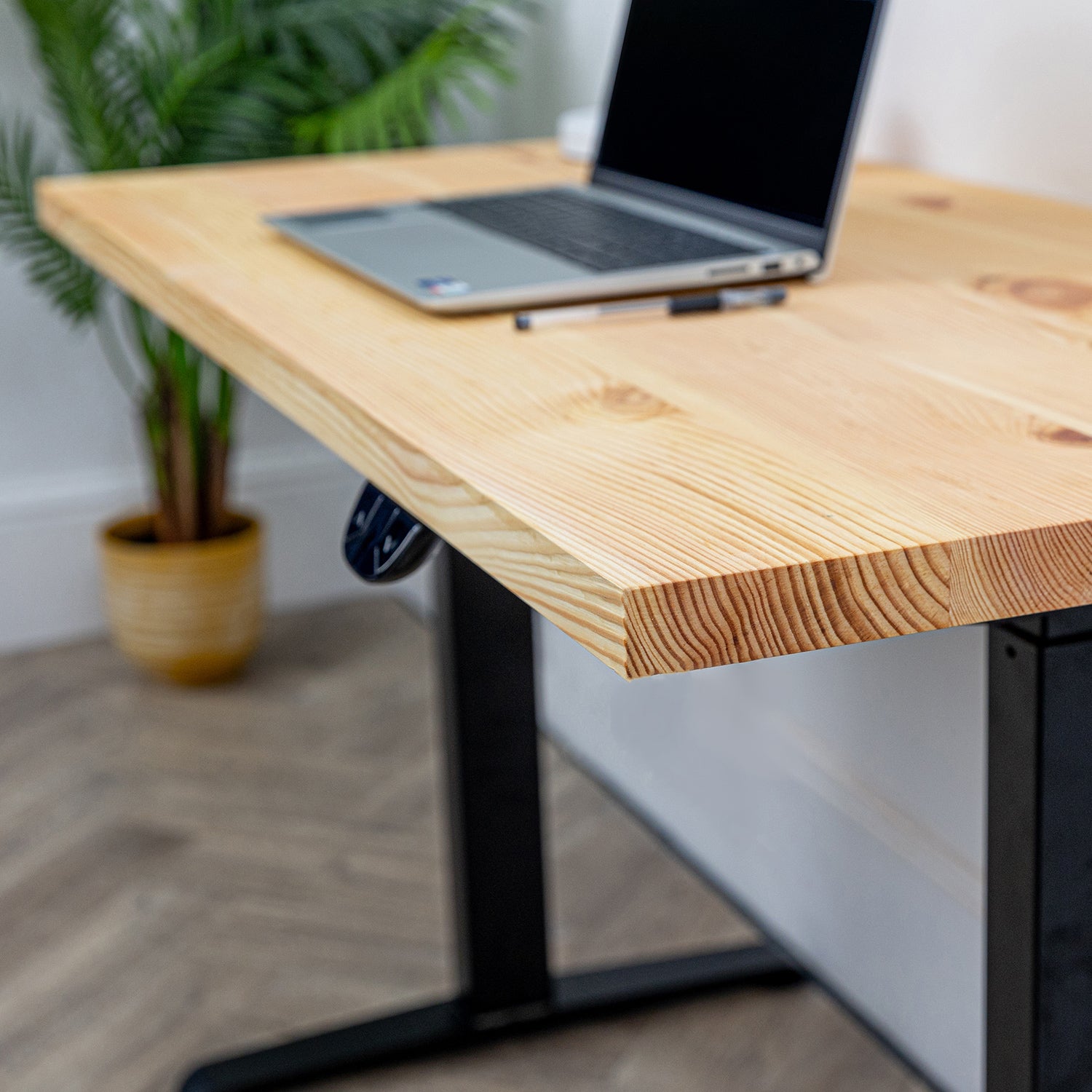 Solid store standing desk