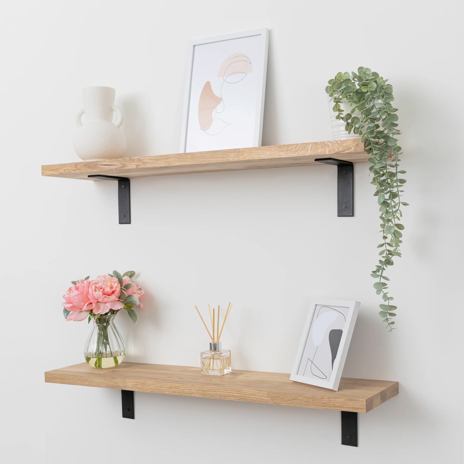 Solid Oak Wall Shelf (Sanded) - 27mm thick with Black Flat-Style Scaffolding Brackets